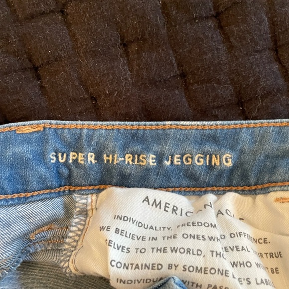 American Eagle high rise jeans - Picture 4 of 4